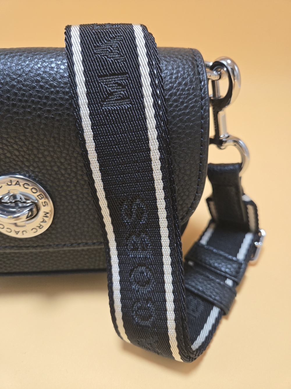 Marc Jacobs Black Leather Crossbody Bag with Branded Strap - Picture 3 of 6